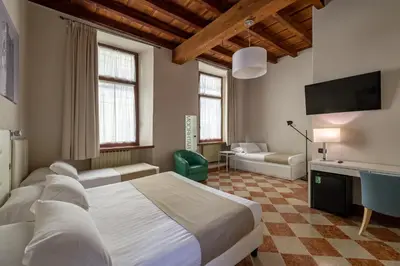 TV o dispositivi per l'intrattenimento presso Residenza Accademia, MantegnaHotels