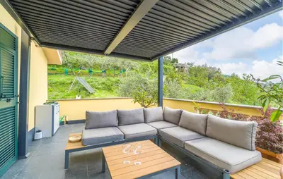 Area soggiorno di Lovely Apartment In Cogorno With Wifi