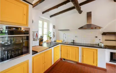 Cucina o angolo cottura di Lovely Apartment In Cogorno With Wifi