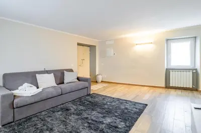Area soggiorno di GuestHost - Comfy & Roomy Apt - View on the Ligurian Hills!