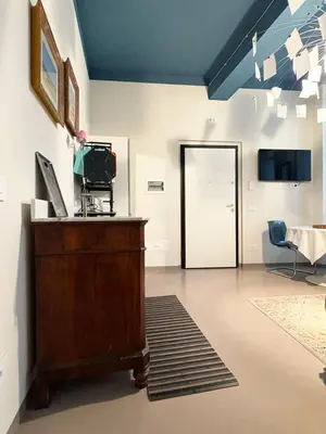 TV o dispositivi per l'intrattenimento presso Landing rooms monolocale con ingresso indipendente