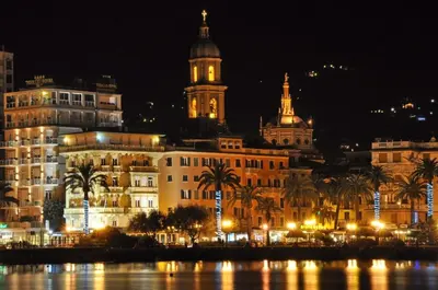 Vista generica su Rapallo o vista sulla città dall'interno dell'appartamento