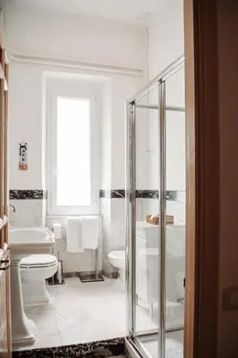 Bagno di Casa elegante in mezzo al verde
