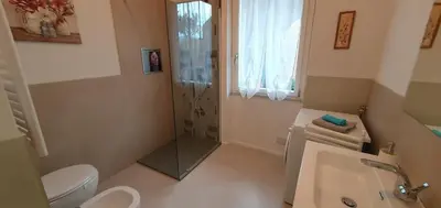 Bagno di casa nel verde della Val di Vara