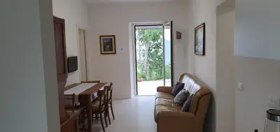 Area soggiorno di casa nel verde della Val di Vara