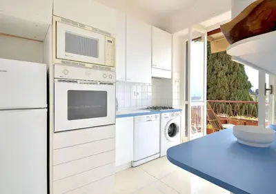 Cucina o angolo cottura di Dolce Acqua Flexyrent apartment Terrace & Parking - NO AC