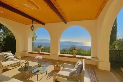 Paesaggio naturale nelle vicinanze della villa