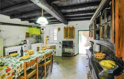 Cucina o angolo cottura di Amazing Apartment In Codivara With Wifi