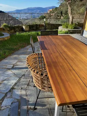 Vista generica sulle montagne o vista sulle montagne dall'interno della casa vacanze