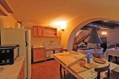 Cucina o angolo cottura di Splendida casa in sasso in borgo