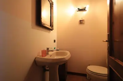 Bagno di Splendida casa in sasso in borgo