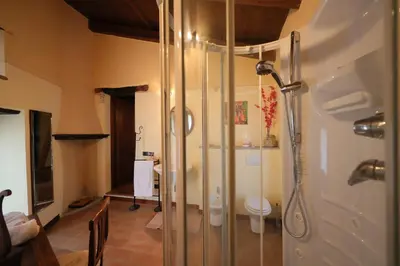 Bagno di Splendida casa in sasso in borgo