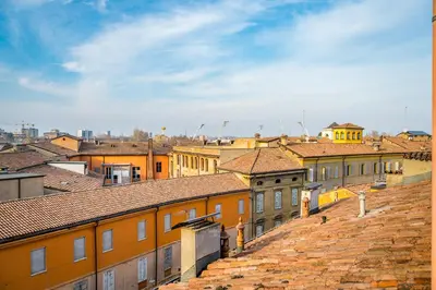 Vista generica su Modena o vista sulla città dall'interno dell'appartamento