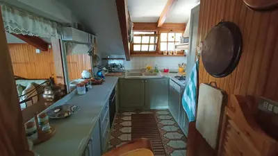 Cucina o angolo cottura di La corte dei Petrani mansarda in val Borbera