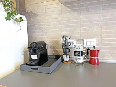 Set per la preparazione di tè e caffè presso Suite 9, Parma Centro
