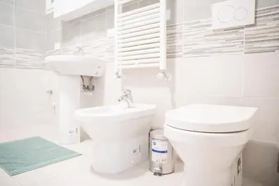Bagno di 045b - Villetta Moderna 02-24E con VASCA IDROMASSAGGIO in giardino, solo 15 minuti da Mare e Spiaggia - Posto Auto GRATUITO