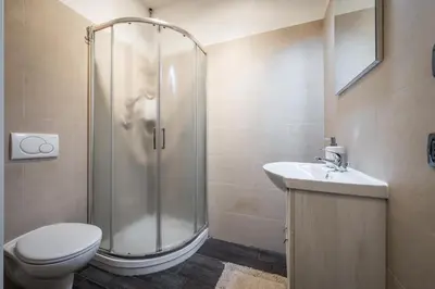 Bagno di Ospedale Baggiovara - Guerrilla Art House