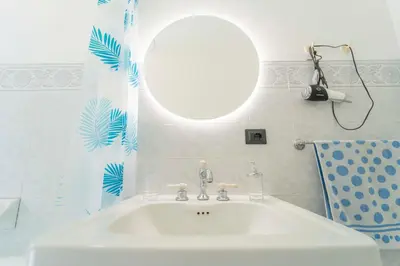 Bagno di 193 - Casa Via della Chiusa - centralissimo e vicino alla baia del silenzio, spiaggia e mare 150m - Parcheggio GRATIS incluso e Aria condizionata