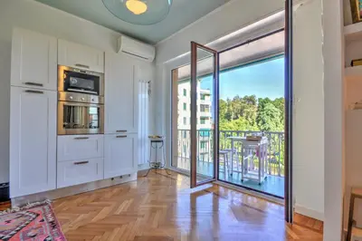 Cucina o angolo cottura di Ca' Muna - Sea View Penthouse, Private Rooftop, Walking to the Beach