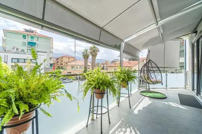 Balcone o terrazza di GuestHost - Lovely & Cozy Apartment with Terrace