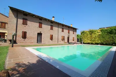Piscina di Casolare Fratina o nelle vicinanze
