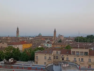Vista generica su Parma o vista sulla città dall'interno dell'appartamento