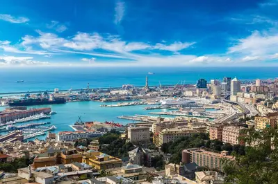 Vista generica su Rapallo o vista sulla città dall'interno dell'appartamento