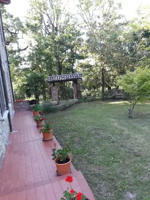 Giardino di Refurbished 3 Bedroom Farmhouse in Emilia