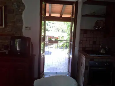 Cucina o angolo cottura di Refurbished 3 Bedroom Farmhouse in Emilia