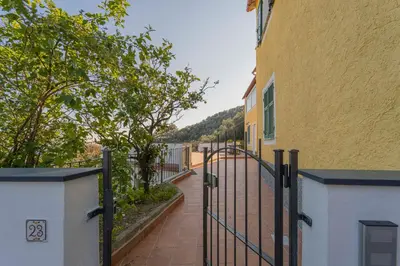 Paesaggio naturale nelle vicinanze della villa