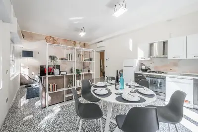 Cucina o angolo cottura di Altalena sulla piazza, un affaccio d'eccezione