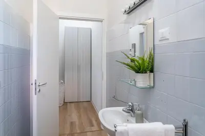 Bagno di Casa Golgi - Pavia City - by Host4U