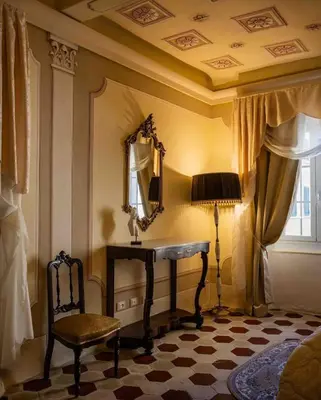 Letto o letti in una camera di Palazzo Lari Sarzana - Historic Boutique Rooms