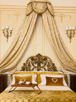 Letto o letti in una camera di Palazzo Lari Sarzana - Historic Boutique Rooms