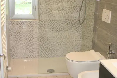 Bagno di Centrale nel verde int 2
