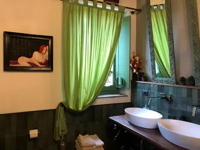 Bagno di B&B Villa la Canonica con piscina a Padernello