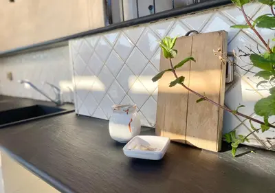 Cucina o angolo cottura di WELCOME RIVIERA-Paradiso 12-PARKING 2,25 METERS WIDE-vista mare stupenda-balcone con vista meravigliosa-terrazza sovrastante di 70 mq esterna-