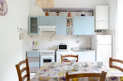 Cucina o angolo cottura di 2 appartamenti totale 12 posti letto