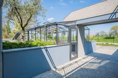 Giardino di Royal Suite Parma con Piscine Calda e Fredda