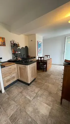 Cucina o angolo cottura di Magico Appartamento e Tramonti in Terrazza Vista Mare in Liguria, 6 posti letto