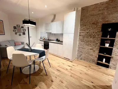 Cucina o angolo cottura di GuestHost - Un Nido a Mantova Historic Apt near the Center!