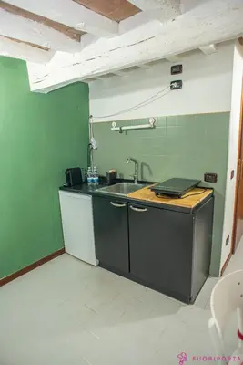 Cucina o angolo cottura di FuoriPorta Affitti Brevi - Monolocale Emanuele 5