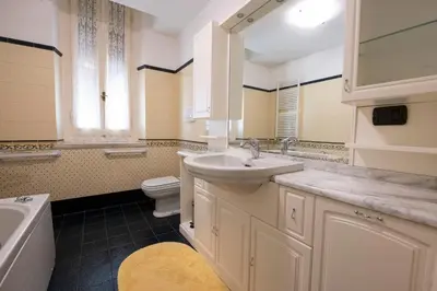 Bagno di 236 - Casa Corso Colombo - Centro Storico, Mare e spiaggia a 200m - PARCHEGGIO GRATIS INCLUSO