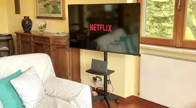 TV o dispositivi per l'intrattenimento presso Casa del Bosco - Vista mozzafiato & Parco 4 ettari