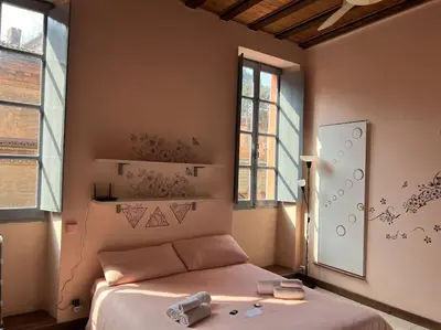 Letto o letti in una camera di Minimal Studio con travi a vista