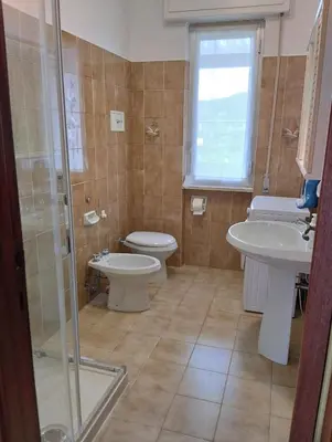 Bagno di Appartamento con posto auto privato comodo a centro e spiagge