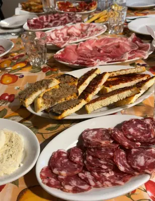 Cibo presso l'agriturismo o nelle vicinanze