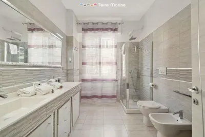 Bagno di Valley House