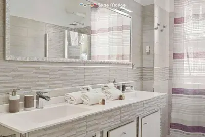 Bagno di Valley House