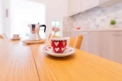 Set per la preparazione di tè e caffè presso 307 - Casa Sara, 5 minuti di auto dal Mare e dal centro di Sestri, con PARCHEGGIO PRIVATO